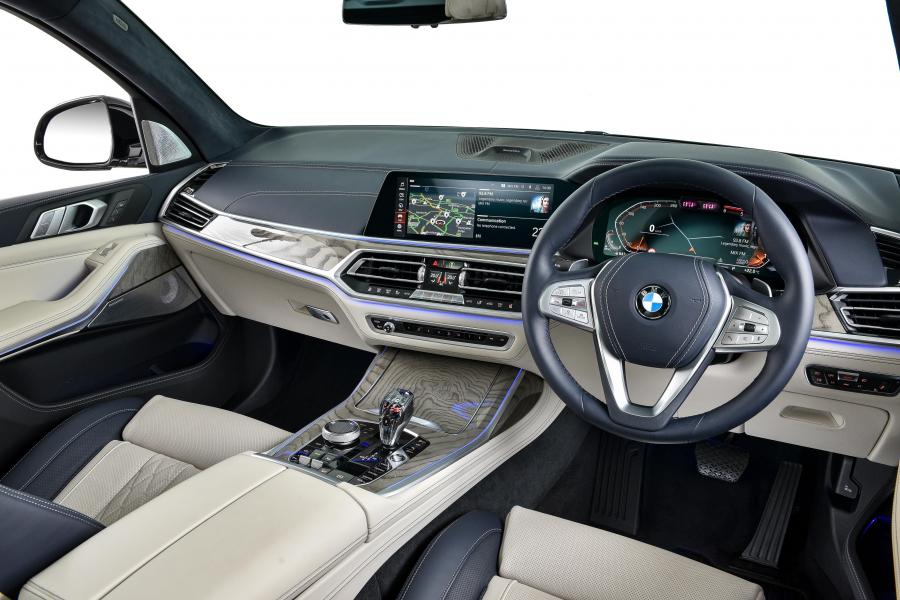 Торпедо BMW X7 xDrive30d Design Pure Excellence (G07) 2019 года  (ZA) (фото 30 из 40)